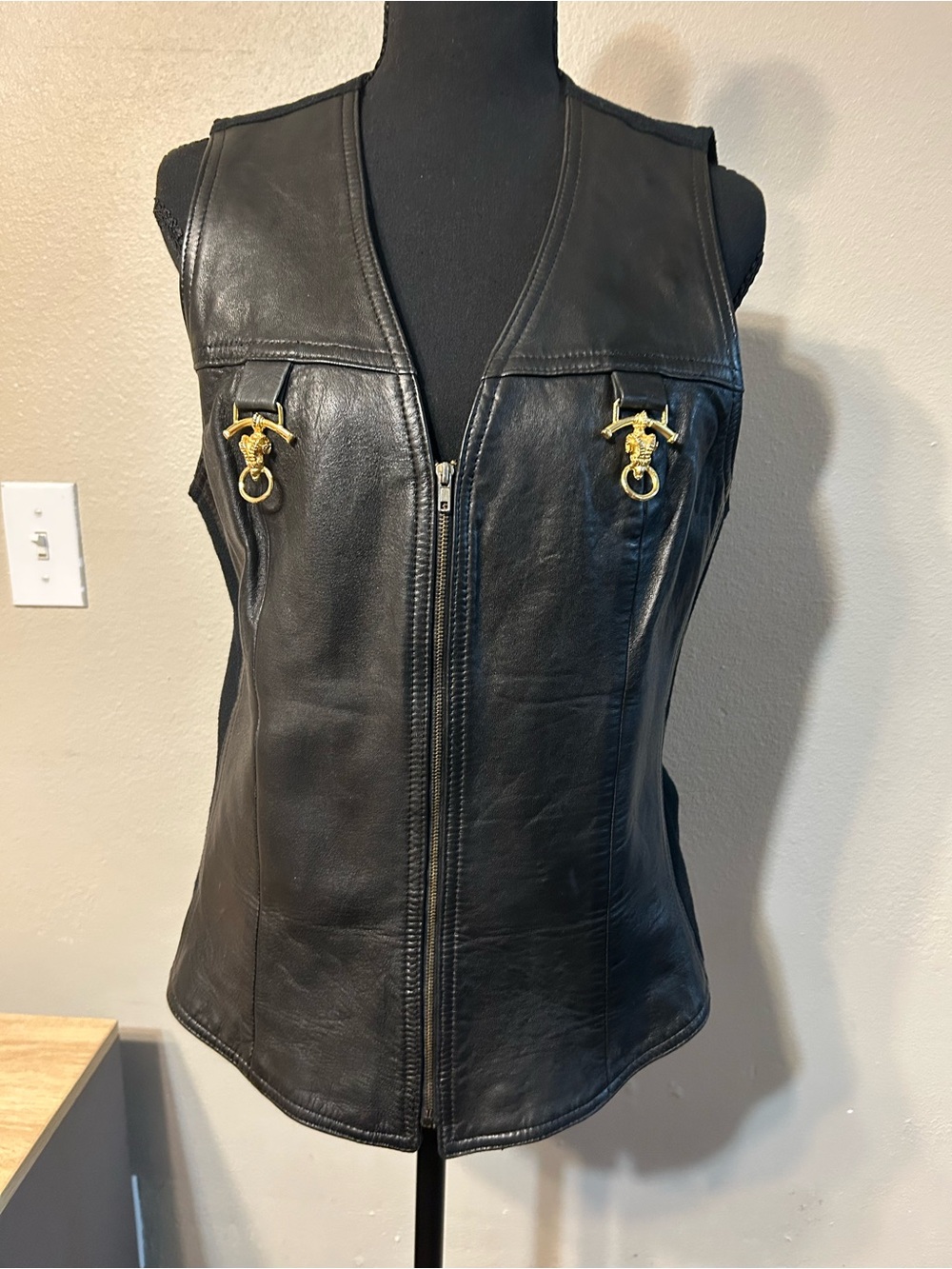 Vintage Alberto Makali Black Leather Vest Sz 10 Gold Ram Head Hardware Belted